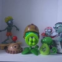 مجسمات بلاستيك • بلانتس زومبي • نضيفات