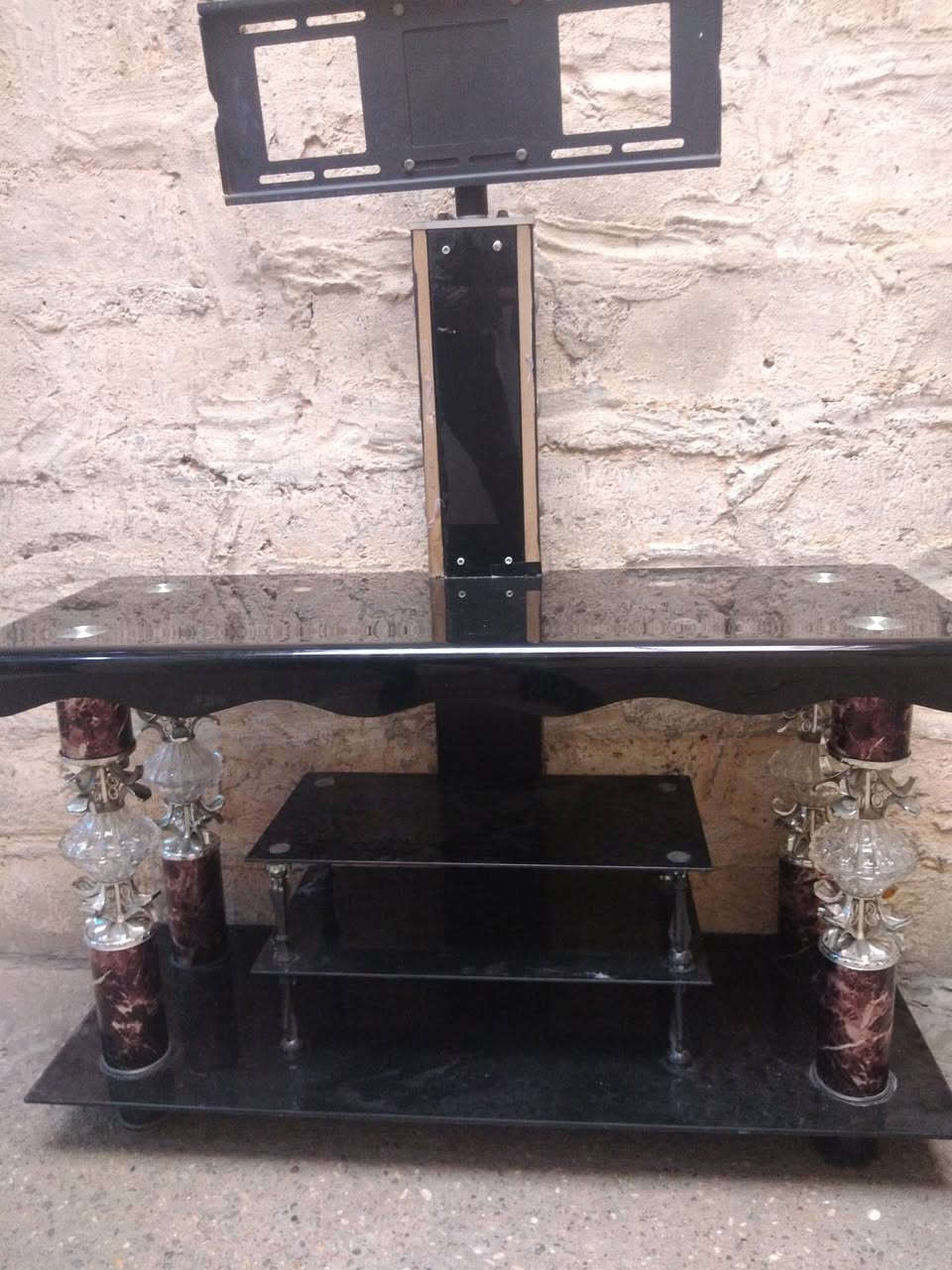 عندي ميز بلزمه لبيع سعرها ٢٥وبي مجال حك الجي عنوان موصل حي الكرامه هذارقمي***********
