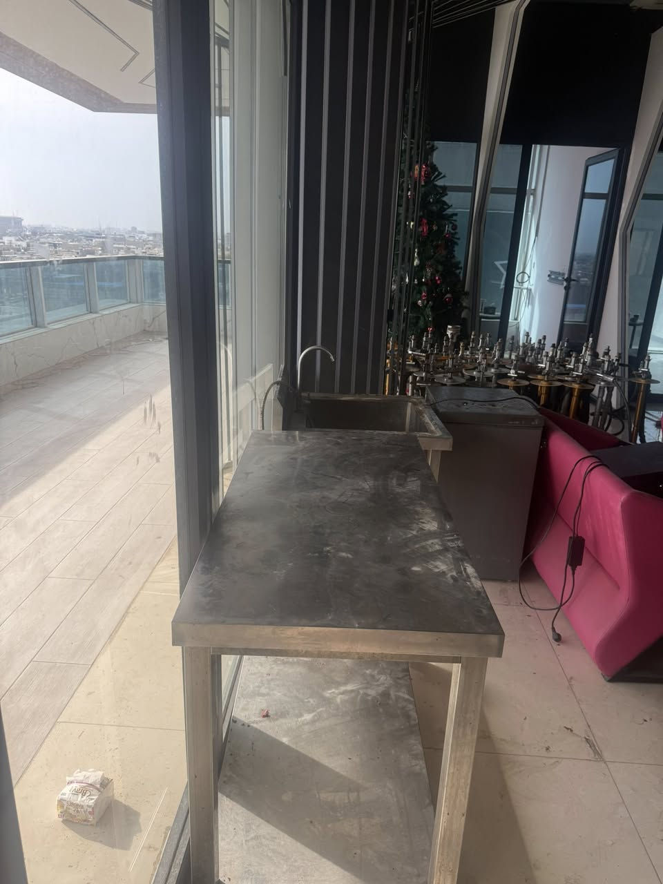 سنك وميز لبيع***********
