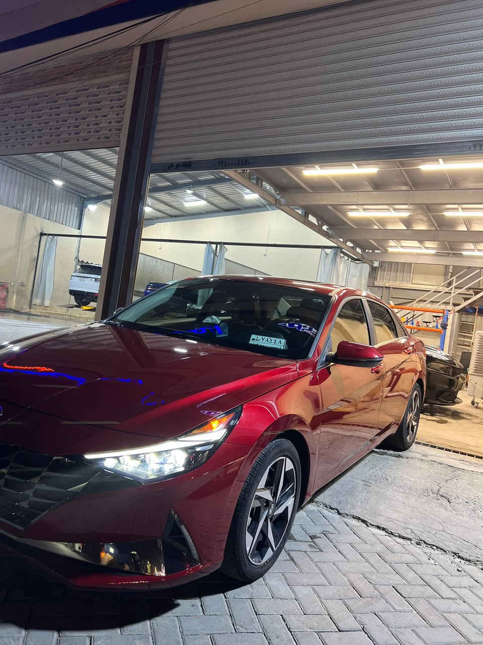 السلام عليكم
النترا هايبرد 2023 وارد امريكي لون احمر(ماروني)
اعلى فئة بالمواصفات limited plus (modren) رقم بغداد الجديد
ماشية 28 الف فقط+ بالعراق فقط 10 الاف ميل
ضربتها فقط دعامية خلفية وتبدلت نفس اللون بلادية واصبعين بارد بصندوك السيارة مابيها اي قطعة صبغ فقط نصف الدوسة هنا بالعراق صارت بيها طخة بسيطة
مكينة 1600 هايبرد
كير dct كلج رياضي
لدات داخلية 64 لون متغير
لد انادة تحت المقاعد
تبريدها ثلج + تبريد و تدفئة مقاعد جلد
رادارت امامية خلفية جانبية + نضام منع تصادم
كروز سرعة+ مثبت مسار
انارة زينون بلادية 3 لدات
شاشة كبيرة كاملة apple car play /androed auto 
نضام صوت محيطي Bose
ذاكرة خزن ميموري وداخل مميز
فتحة سقف(بانوراما)
ويل كب 17 /تايرات جدد مال امريكا بعدهن صدرها بلادي وقطعها كلهة بلادية
السيارة جديدة مناقصها اي شي دخول جديد شهر ال8 
مكاني بغداد 
سعرها ب173 
 0773 786 6284
