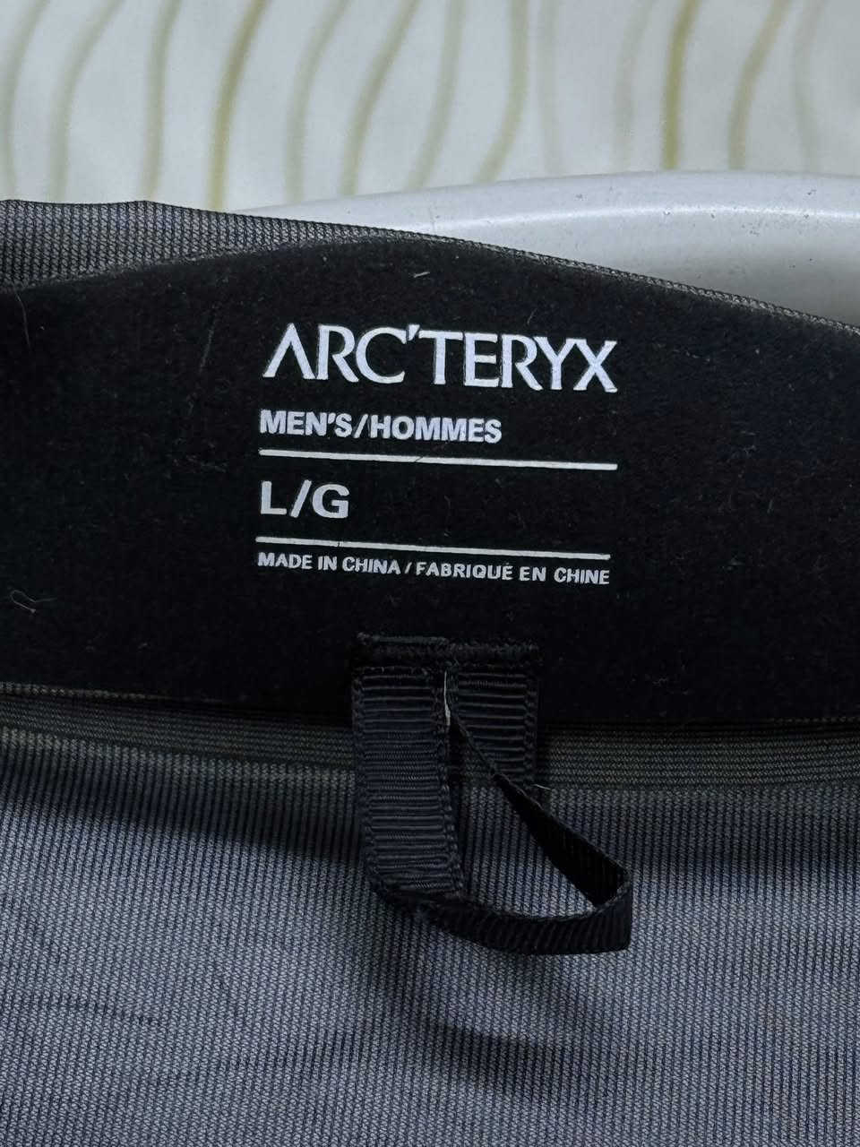 قمصله ماركه  (ARC’TERYX)سوبر كريم  
القياس   L
ألون  اسود فحم 
النظافه 💯/💯  

يوجد توصيل 🚚 (بغداد -محافظات )
☎️رقم الهاتف :***********

للحجز -دايركت
