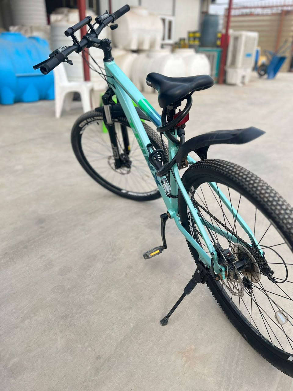 سلام عليكم بايسكل ايطالي مستخدم قليل جدا مكينه شومي حجم ٢٧  السعر٢٧٥٠ بيه مجال 
للاستفسار بغداد حي الانتصار  
***********
