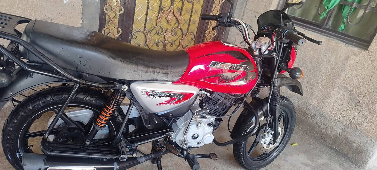 السلام عليكم
دراجه بوكسر جديده حييييل مكفولة من كلشي موديل  22
 السعر خاص 
***********
