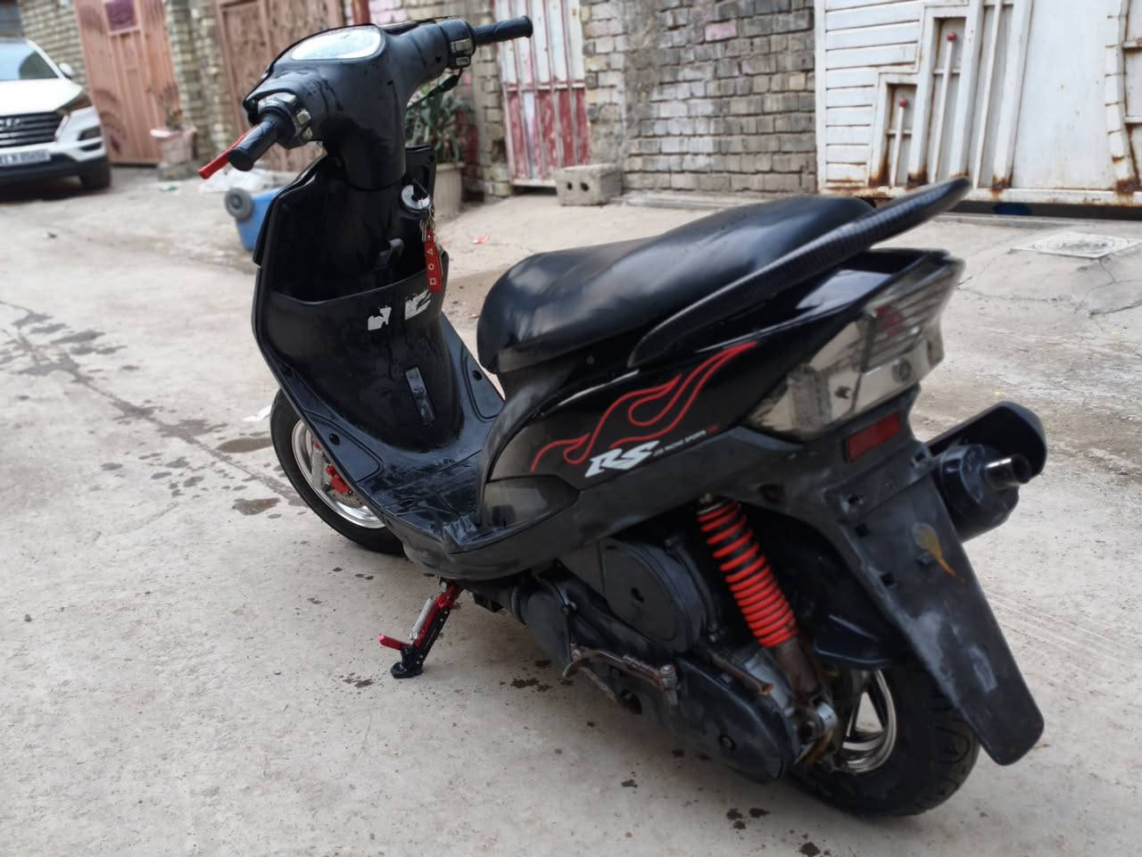 السلام عليكم 
دراجه ماكس عدله للبيع 
مكينه بلادي عليها تزويد خارجي+ صالنصه اف ام الدراجه شلعه و معدل 
 السعر 950 مكاني بغداد الدوره ***********
