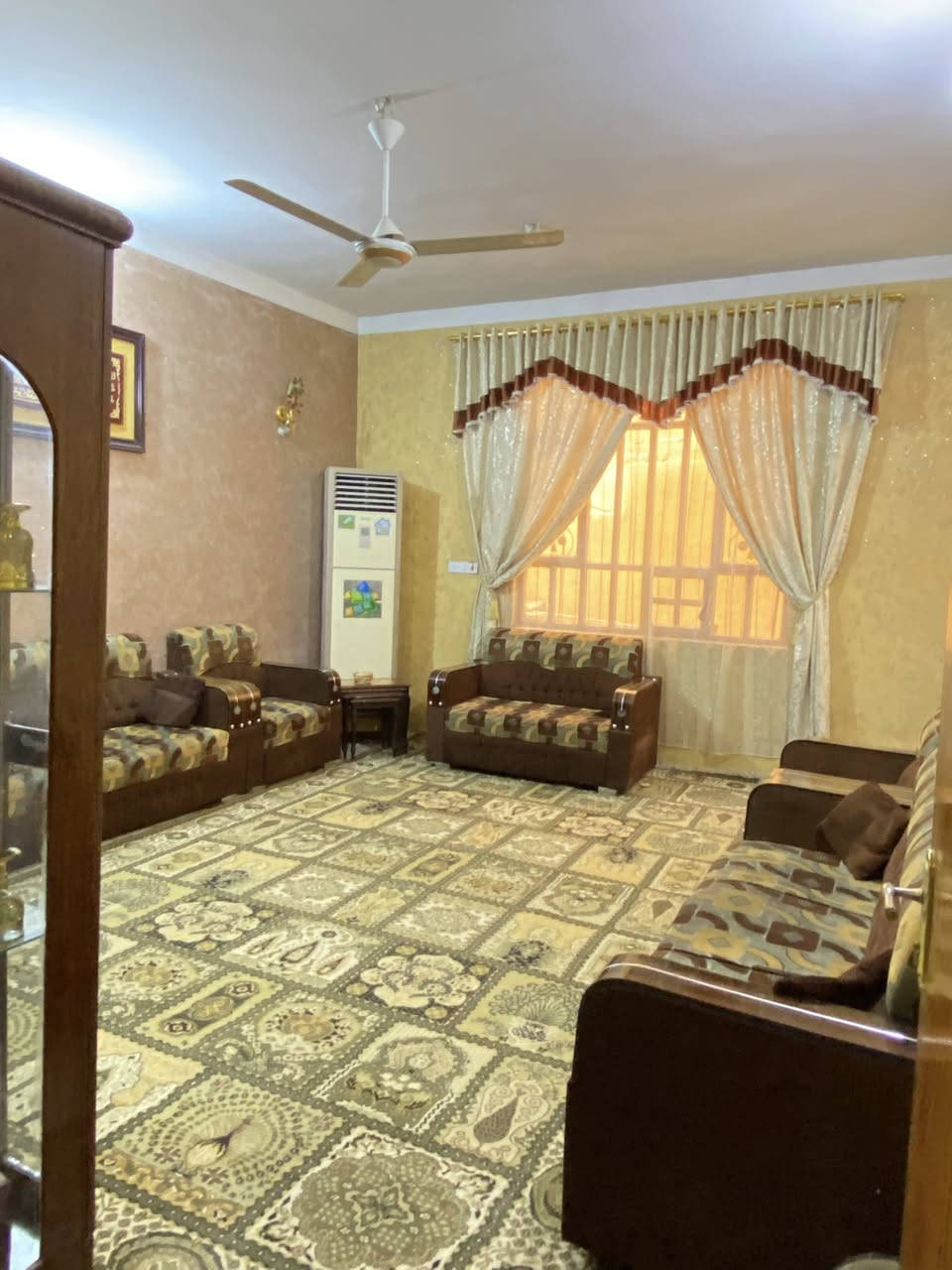 بيت للبيع
بهرز دربونة القيسي مساحة ٢٠٠ متر طابو مللك صرف 

يتكون الطابق الاول من مطبخ واستقبال وصاله وصحيات وغرفة نوم 

الطابق الثاني ثلاث غرف وحوش وصحيات 

الاستفسار خاص او ع الرقم ***********
