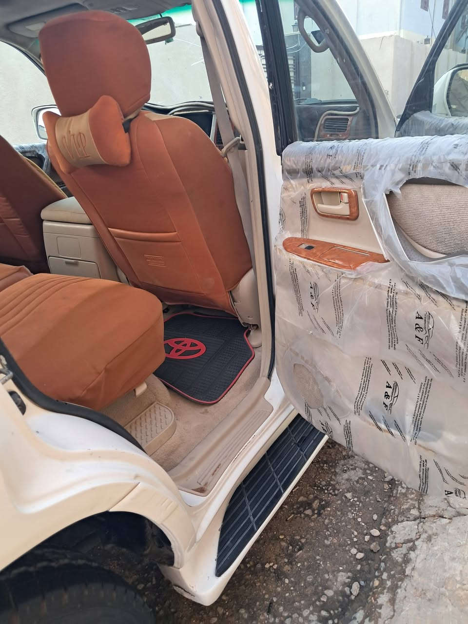 سلام عليكم مرخصت ادمن لاندكروز مونيكا موديل ٢٠٠٣فول مواصفات خليجي دبل تانكي ٣قطع تبريد كير اتو مع لوكير....فايسن كير كهربائي مع سكليتر تخم تاير برجستون باتري جديد حداديه امامي وخلفي جديد كهربائيات كلها شغاله مكينه وكير خير من الله سياره مكفوله من دعاميه للدعاميه لا ضربه ولا طخه مصبوغه حزام فقط جراد خطه بيها منضومت غاز ٨٠ لتر......سياره قبل ١٠ ايام اجيت بيها من العمره....سياره مكفوله من كلشي وغير هاذه الحجي اني خسار....سعر ١٧٠ وبيها مجال بصيط مكاني كربلاء وهاذ رقمي ***********
