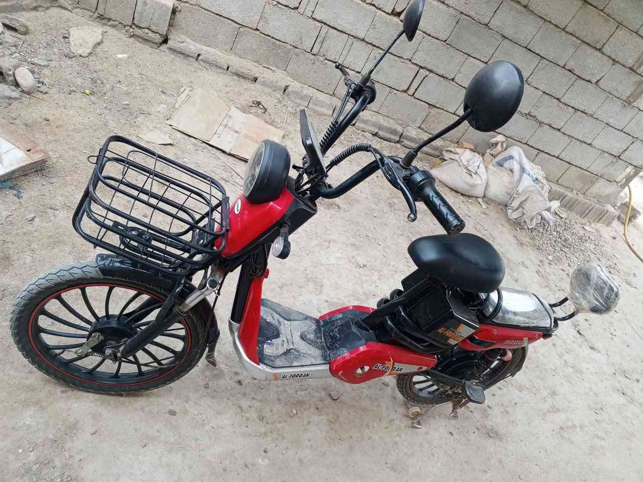 دراجة شحن مستخدمه شغالة للبيع قيم واخذ البصرة الهارثة 
للتواصل على هذا الرقم ***********
