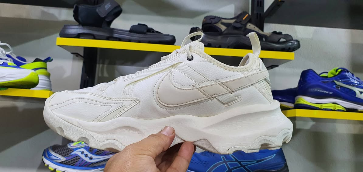 TC 9700 Nike
قياس ٤٣
طول القدم ٢٧
السعر ٣٥ الف 
يوجد توصيل


**إذا كنت صاحب هذا الإعلان وتريد حذفه لأي سبب، رجاءا أرسل رسالة إلى الدعم الفني**