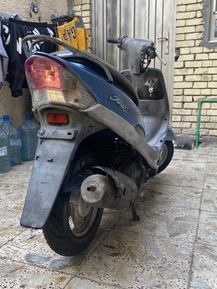 السلام عليكم ماكس قجمه بوشه 49 مفتوحه دراجة نكره سلف وهندر كلها بلاديه وملحه الملاحات ختم واحد كلها شغاله لايت موجود شغال وجديد وبك لايت واشاير يمنه يسره وسكنات حساس بريك هورن كيج بانزين قفال ستيرن كلها جاهزه دراجه دبلات جدد السعر 625 مكاني المعقل وهذا رقمي ***********
