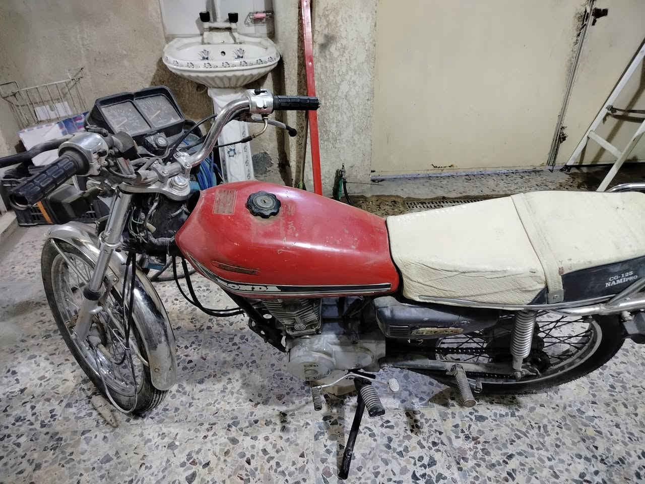 السلام عليكم درجة اربعه كير صيني سعرها 350وبيها مجال رقم هاتف ***********
