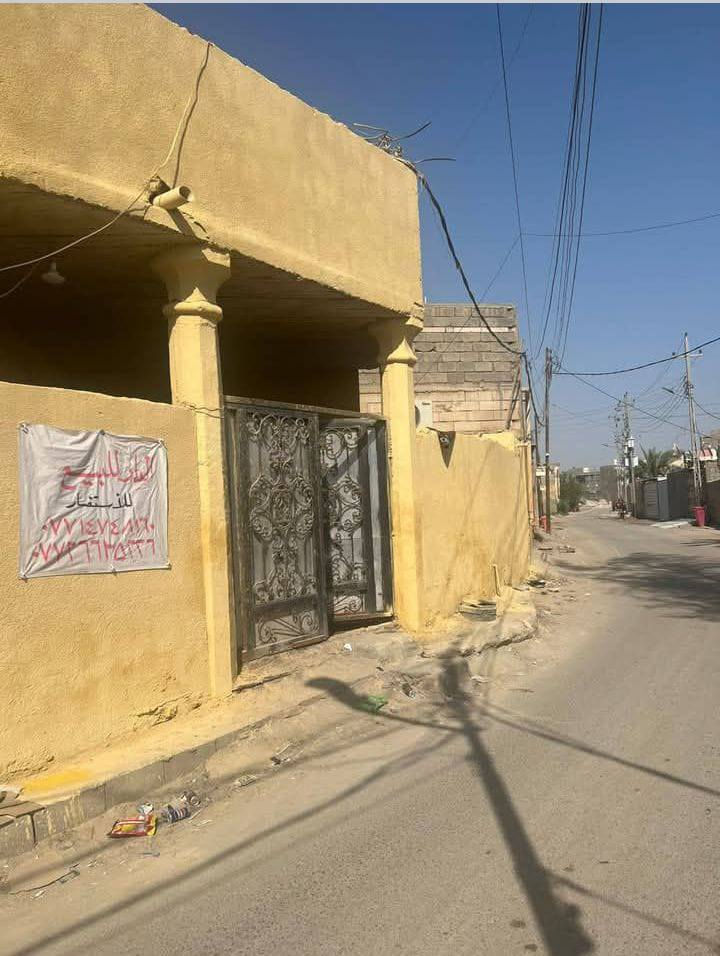 دار للبيع في قضاء ابي الخصيب طريق الصحراء قريب على الطريق الداخلي مسافة 100 متر
الدار طابو زراعي سند 25 اصولي 100% 
تفاصيل الدار : 
المساحة 175 متر ( طابقين ) 
صحيات خارجية وداخلية 
استقبال وصالة وغرفتين بالطابقة الاول 
غرفة وصحيات بالطابق الثاني السعر 80 وبي مجال قليل للاستفسار ***********
