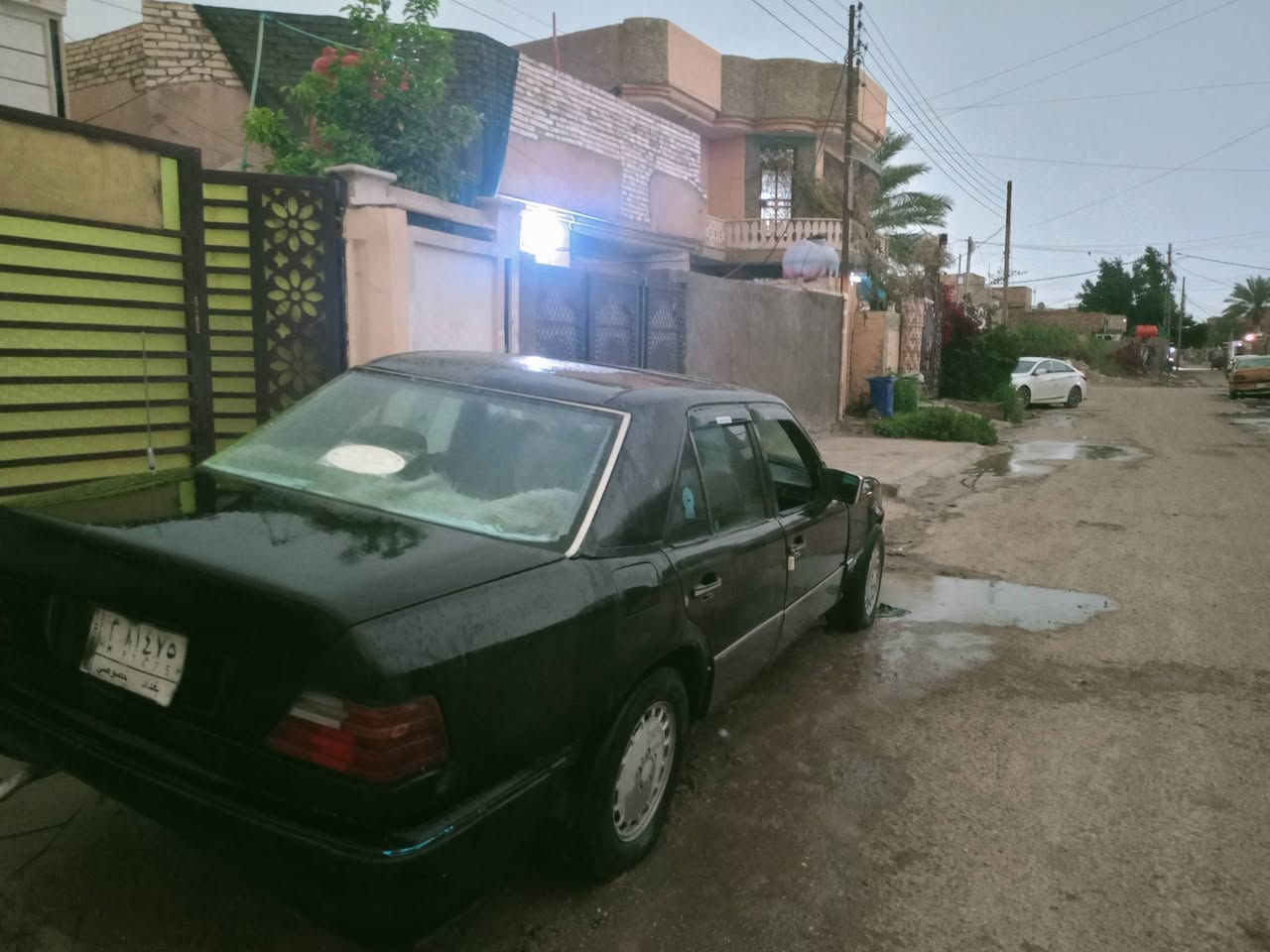 السلام عليكم مرسديس دوب تحويل مباشر سعر 28 وبيه مجال قليل عنوان محاويل رقم الهاتف ***********
