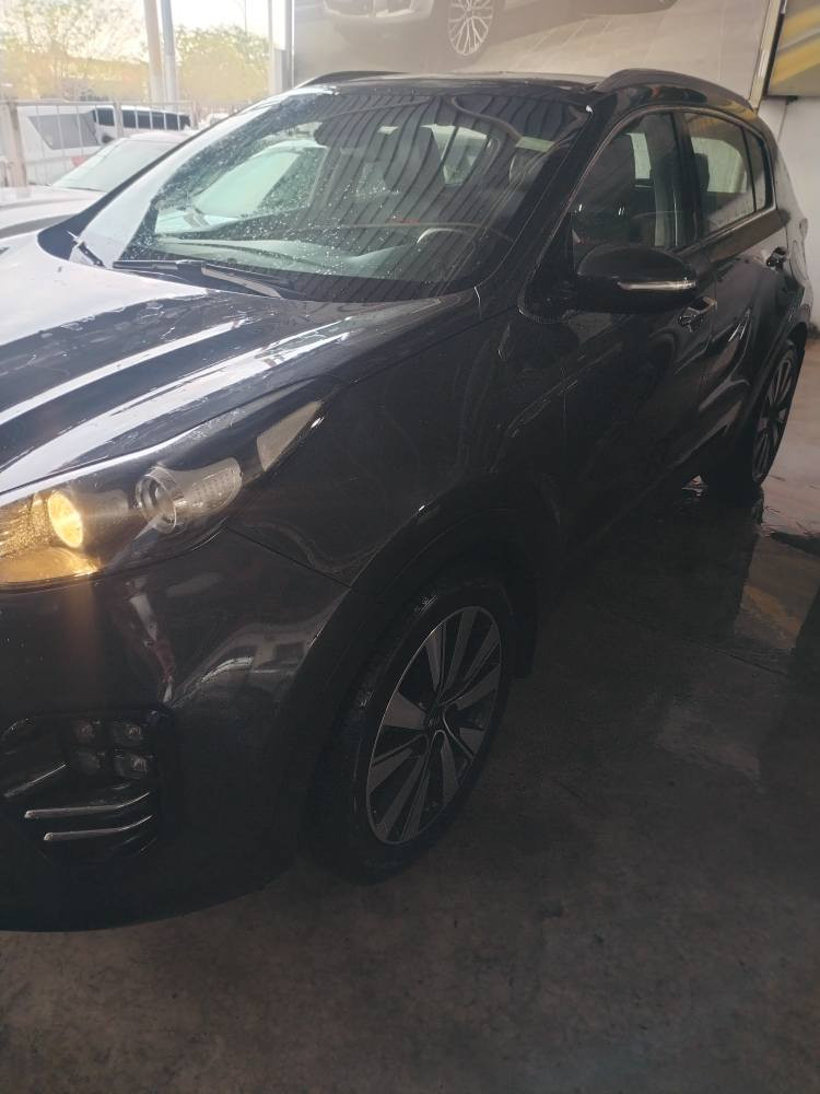 كيا سبورتاج خليجي محرك 2000 موديل ١٧ فول مواصفات بصمة بانوراما وجلد تحكمات استيرن باسمي ماشية 108797كم كشن كهربائي وهيتر ٣ أنظمة قيادة حساس امامي وخلفي وكامرة بي جاملغ الأمامي الأيمن صبغ بدون دواخل  *********** كركوك, العراق
