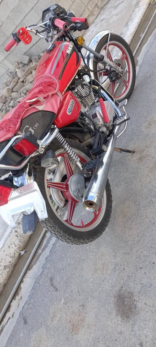 سيفان موديل 2020 باب أول كبس شرط مامفتوح منفيس اصلي مكان الكوير ***********
