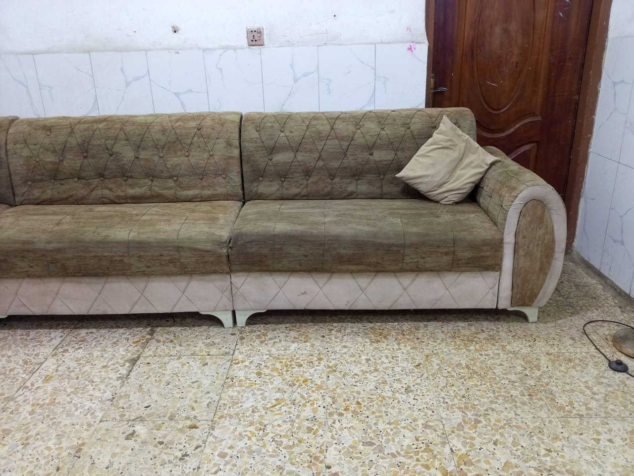 ديوان تكمه نظيف 9مقاعد ب190الف وبي مجال المكان الوشاش *********** يوجد توصيل بكروة  يوجد واتس اب
