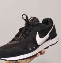 نايك اصلي • قياس ٤٤ • يلبس ٤٣