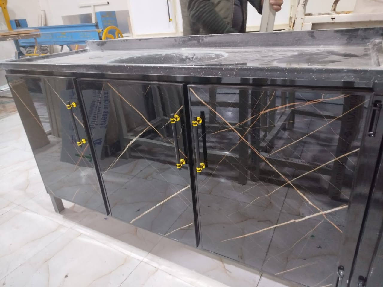 سلام عليكم ورحمة الله وبركاته كاونترات مترين ومترين ونص بيع جمله مفرد انه جاي ابيع جوسوك سعر خاص رقم الهاتف *********** مكاني ناصريه حي فداء شارع مدارس
