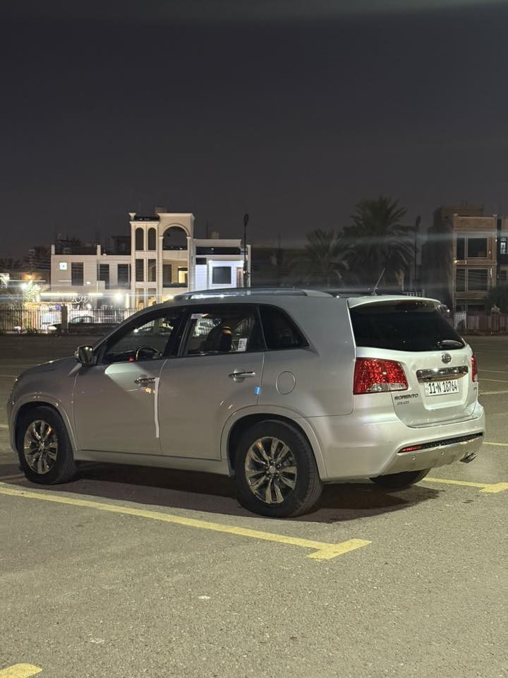 كيا سورينتو 2012 للبيع – فول مواصفات (1/1)
رقم بغداد الجديد – تحويل أو وكالة

السيارة بحالة ممتازة وجاهزة للفحص، استخدام شخصي ونظيف، بدون أعطال تذكر.

المواصفات:
 • محرك 6 سلندر سعة 3500cc قوي واعتمادي
 • تحكم بالستيرن
 • مقاعد جلد كهرباء
 • مقاعد أمامية تدفئة وتبريد
 • مقاعد خزن ميموري  (Memory Seats)
 • الأبواب الأمامية بصمة
 • إشارات بالمرايا
 • مرايا جانبية شفط
 • 3 قطع تبريد (تبريد ثلج وتدفئة نار)
 • ستيرن هيتر
 • شاشة كبيرة 
 • كاميرا خلفية مع حساسات
 • السونار موجود
 • فيديو متوفر يوضح حالة الهيكل (البدي) بالكامل

الموقع: بغداد – أبو غريب
السعر: 163 قابل للتفاوض للجادين
رقم الهاتف: ***********

سيارة نظيفة وتستاهل المعاينة 🌟
للاستفسار الاتصال أو المراسلة.
