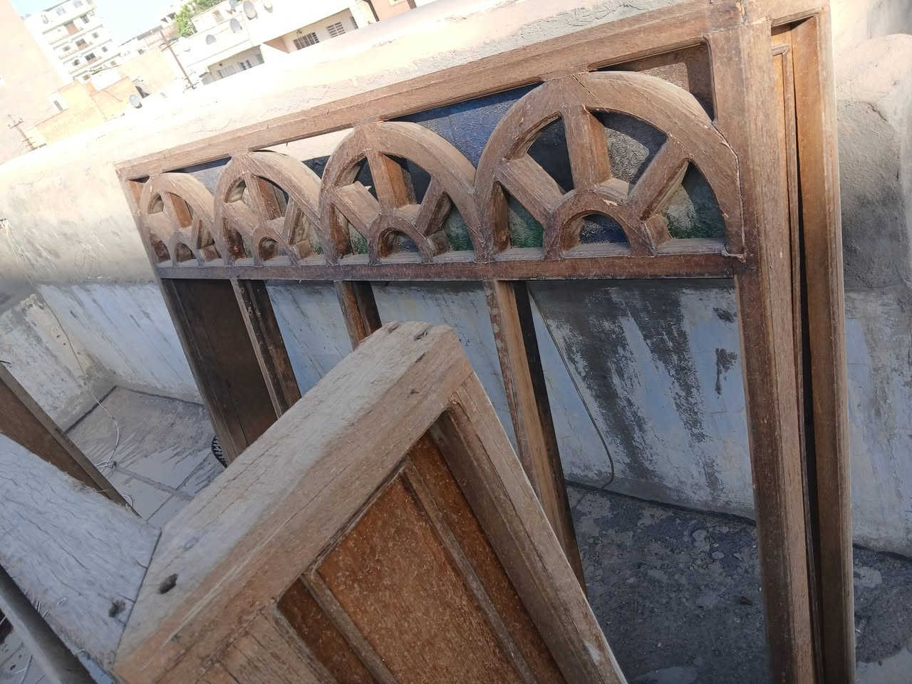 سلام عليكم شبابيك قديمه للبيع بغداد لأمين ثانيه ***********
