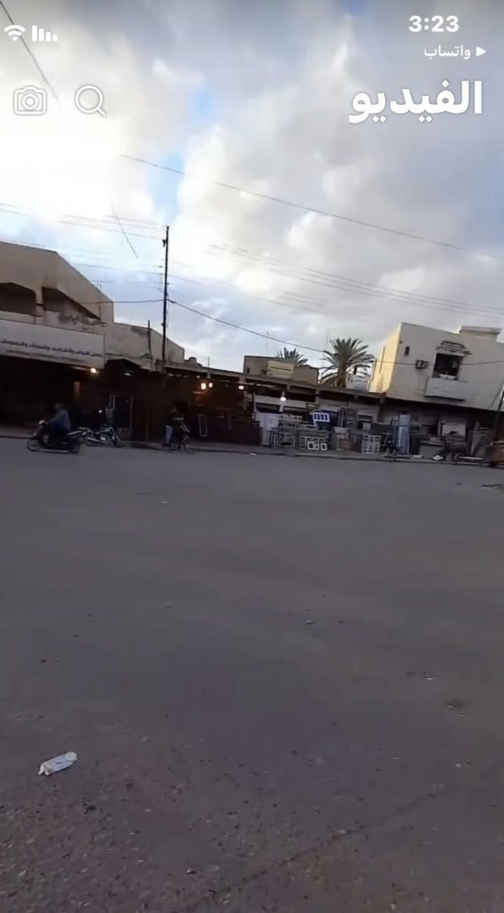 السلام عليكم للبيع قطعة أرض مساحة 750 متر وأجهة 15 نزال 52 مكان حيوي جدا بالعزاوي مقابيل الأستدارة مابيها ورثة ولأبيها اي مشكلة بالتحويل طاپو صدامي السعر 550 التواصل 
***********
