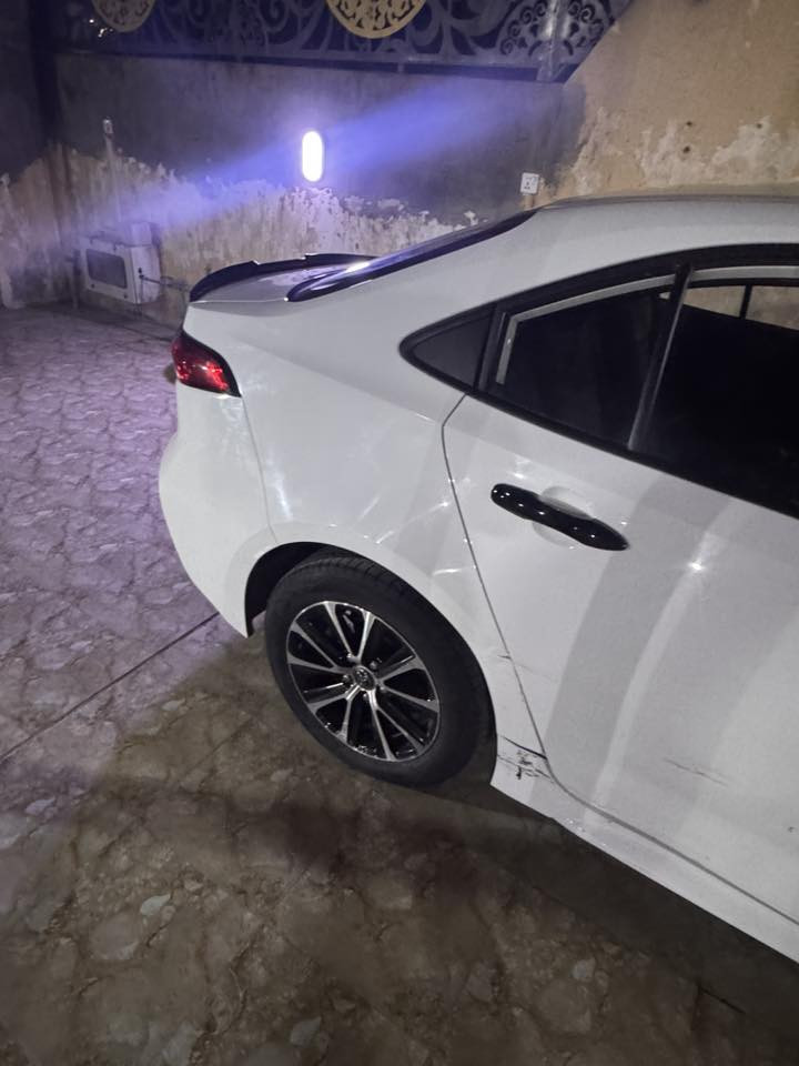 كورلا 2025 هايبرد شكل امريكي  ماشيه 25 الف  فتحه بصمه تشغيل بصمه ابواب بصمه صندوق كشنات مخمل  شاشه كامره خلفيه دبل ايرباك رقم بغداد الجديد باسمي هزه سنويه جديده محرك كير صدر تبريد على وضع الشركه بيهة ضربة موضحة بالصورة ابيع على وضعهة السعر 148$ وبيه مجال مكان السياره الانبار الحبانية ***********
