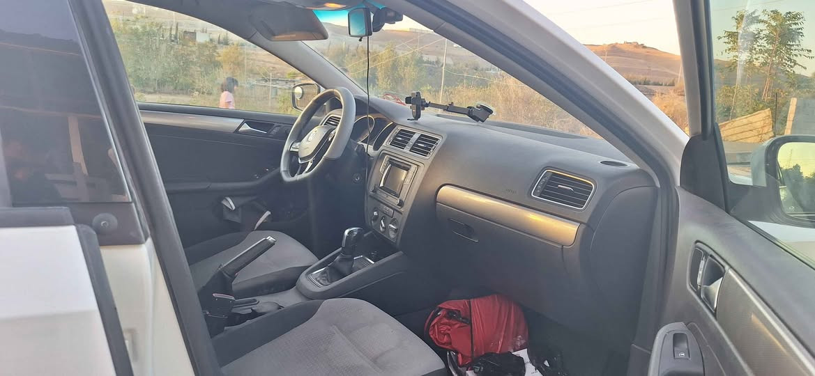 جيتا ٢٠١٨
١٤ توربو 
صبغ بس بونيد بدون دواخل
بدون ايرباك 
سنوية لحد ٢٠٣٠
تايرات جديد 
مكينة و كير بشرط ممفتوح 
سعر ١٣٩ 
*********** كركوك, العراق
