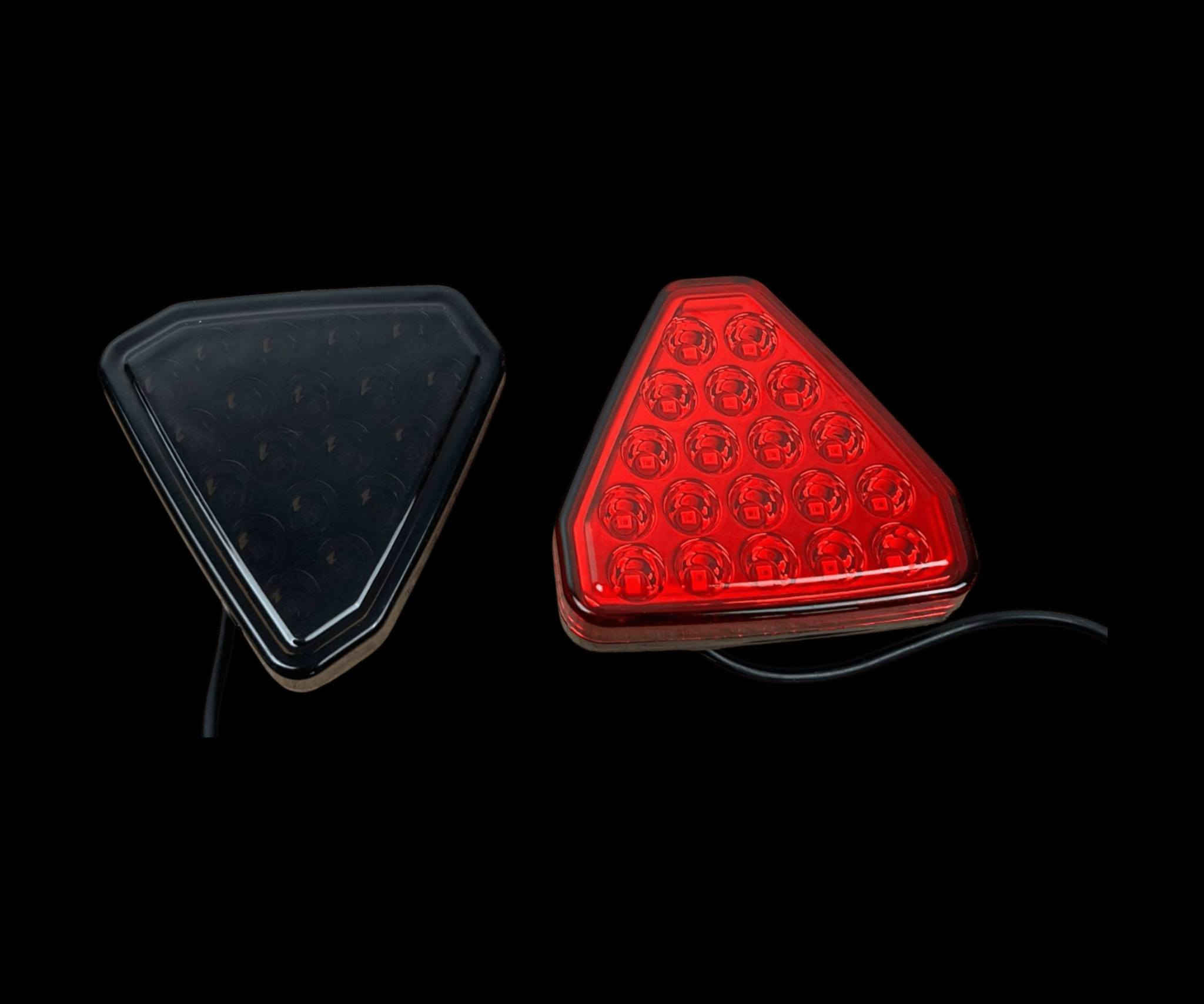 ضوء فرامل خلفي مثلث LED

استخدامات

يستخدم كضوء فرامل خلفي سفلي للسيارات أو الدراجات النارية.

يمنح إنارة قوية وواضحة أثناء التوقف أو القيادة الليلية.

يساعد في تنبيه المركبات الخلفية وزيادة مستوى الأمان أثناء السير.

مميزات

إضاءة LED عالية السطوع بتقنية فلاش مزدوج (Burst Flash).

تصميم مثلث أنيق وعصري.

مقاوم للماء والغبار بمعيار IP67.

يعمل على مدى جهد واسع ‎(10–15V  30V  80V)‎.

استهلاك منخفض للطاقة ‎(2W ±10%)‎.

سلك طويل بطول ‎140 سم‎ لتسهيل التثبيت والتوصيل.

يتحمل درجات حرارة من ‎-40°‎ إلى ‎80°‎.

محتوى الصندوق

ضوء LED خلفي (أحمر او أسود).

أسلاك توصيل جاهزة.

ملاحظات

تأكد من التوصيل الصحيح قبل التشغيل.

أبعاد الكارتون: ‎10 × 5 × 10 سم‎

بلد المنشأ: الصين.


**إذا كنت صاحب هذا الإعلان وتريد حذفه لأي سبب، رجاءا أرسل رسالة إلى الدعم الفني**