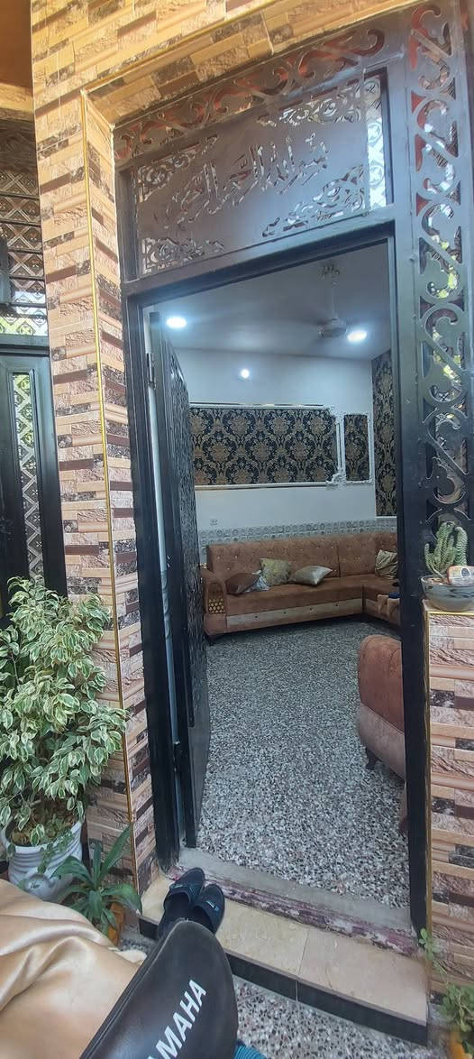 بيت مساحة ٧٥ متر طابق واحد الشعلة شارع ٦٠ قبل السجة شارع ابو طيارة البيت جاهز للسكن الخدمات كاملة من كل النواحي بي غرفة نوم وغرفة استقبال وحولي البيت عالي عن الشارع الفرع مقرنص السعر ٨٥ للإستفسار ***********
