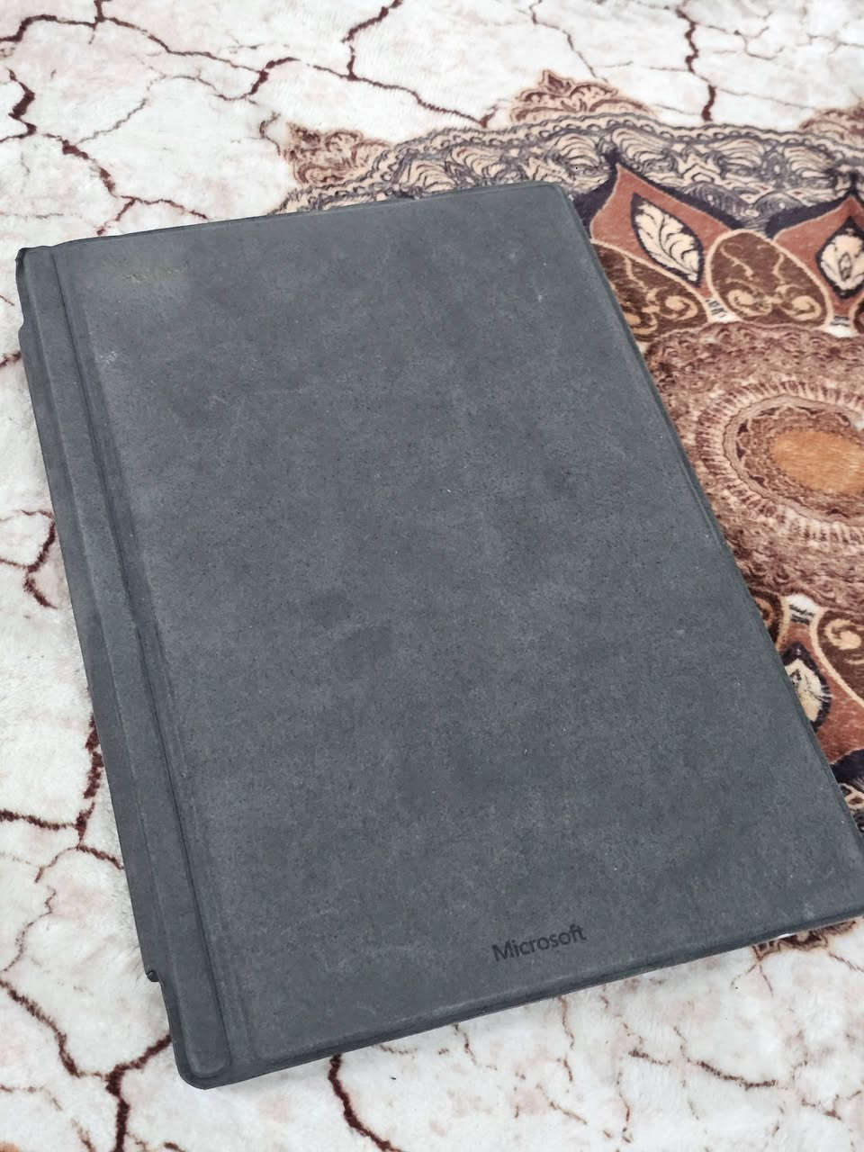 السلام عليكم
مايكرو سوفت سيرفس برو 7

الجيل العاشر.      Core i5

الهارد.   256G SSD

الرام       8G

كارت الشاشة   4G انتل

الشاشه بقياس 12.3 2.2K  دقه الشاشة كلش عاليه وواضحه 
والشاشة تجي تاج 

الجهاز بحاله ممتازه شحن ممتاز وسريع ممتاز للأعمال المكتبيه والدراسه والوورد والاكسل وغيرها
الملحقات شاحنه + جنطه + ماوس
السعر ٤٠٠ الف 
مكاني بغداد الشعله الرحمانيه
***********
