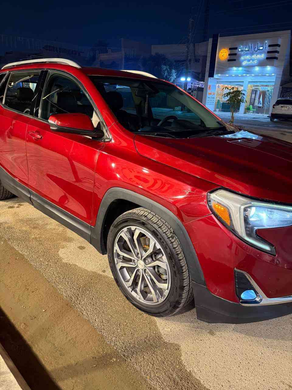 السلام عليكم
للبيع جي ام سي تيران 2018 رقم نجف بأسمي تحويل وين مايعجبك بأي محافظة رقم انكليزي وسنوية وهزة جديدة ( السيارة داخل وخارج وميكانيك جداً جداً جديدة )
فول مواصفات للأخير فرق عن الدينالي فقط 4 كاميرات 
محرك 2000 تيربو المرغوب 
بانوراما 
كشنات جلد كهرباء خزن ميموري
تدفئة كشنات 
كشن هزاز 
تدفئة ستيرن 
شاشة كبيرة كار بلي 
لايت وبروجكتر زينون 
نقطة عمياء 
حساس اصلي 
فور ويل 
وبعد بيها هواي مواصفات 
حادث أمريكا بابتين جهة عكس السائق بدون ايرباك جميع الايرباك سليمة حادث جداً بسيط بيها صبغ فقط بابتين وربع جاملغ امامي وربع الدعامية بچم كبس 
السيارة مخدومة جداً ومصروف عليها كلش هواي وترايها زيرو 
ترايك وين مايعجبك كير محرك صدر كله بكفالةماشية 109 الف كيلو حقيقي السيارة اخذتها من صاحبها صارلها 5 سنوات عندة 
3GKALVEX8JL165494
مكان السيارة بغداد السيدية 
السعر 15.500
155 ورقة وبيها مجال بسيط 
للأتصال على الرقم الواتس آب 
***********
تحياتي واحترامي للجميع
