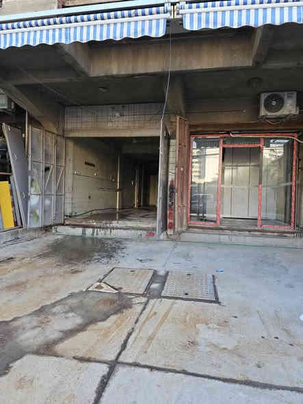 السلام عليكم محلين للايجار البتاويين قرب بلدية الكرادة السعر مليون دينار شهريا للتواصل مع صاحب البنايه مباشر ***********
