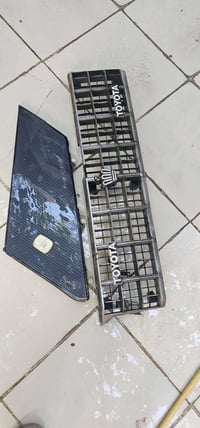 للبيع  غراض سوبر 1985 بسعر 4000 شباك مع زجاجه تاج تلفون 07702664499
