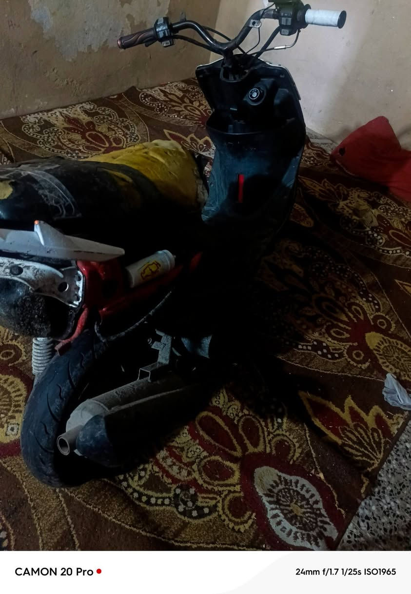 سلام عليكم دراجه للبيع ماكس عدله مال لعب مزوده  شلعه تخبل صالنصه رياضيه شغاله من اول هندر دراجه تشك كاعد الله وكيلك خيط تبخير ما بيها رقمي *********** السعر 300بيها مجال بسيط جماعت 250 رجائاً بدون احراج
