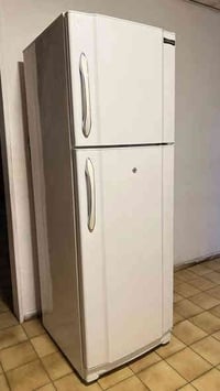 للبيع سماعة بلوتوث جديدة ب٦ رف خشب ديكور ب٦ شجرة كرسمس ب١٠ جراجف نفر ب...