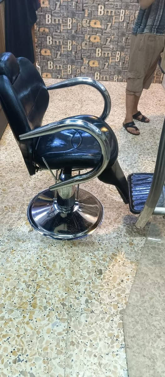 كراسي عدد 2  جدد ستعمال شهرين سعر لواحد 130 عنوان كربلاء ***********
