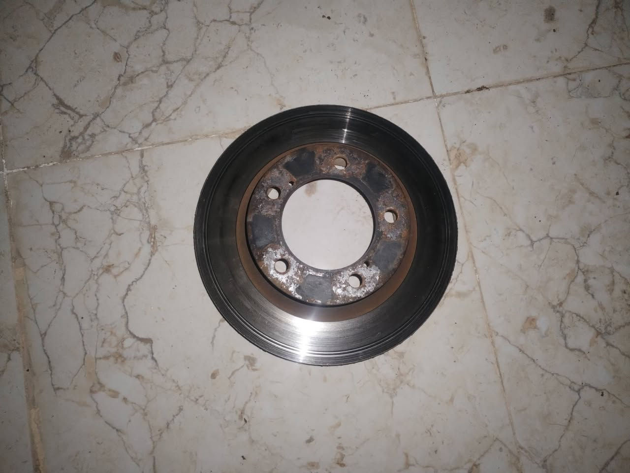 السلام عليكم
مازدات لاند كروز تفصيخ ياباني اصلي 
فلنجات امامي تفصيخ ياباني 
للاستفسار ***********
