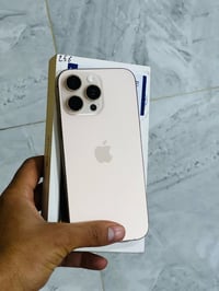 هاتف آيفون حديث جدًا بحالة ممتازة وذاكرة 256 غيغابايت. الجهاز نظيف جدً...