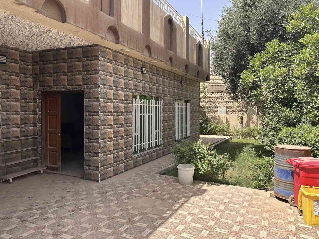 دار  للبيع المساحة 331واجه 16
بحالة ممتازة البيع مع الاثاث 7سبالت غرف نوم   كاونتر حديث 
للاتصال ***********
