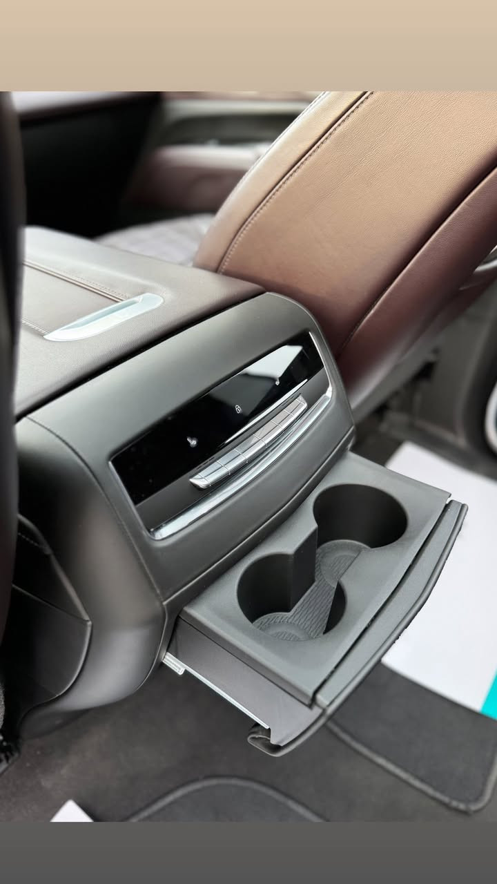 كاديلاك 2023 اسبريسو 36 سماعه وكاله
المنصور داخل الضمان مغله كلها PPF 
ضمان 15 سنه اصلي بغداد كفاله عامه 
جديده جدا السياره ماشيه 25 .... 🍁
---------------------------------
المواصفات اعلى فئه 1/1 خليجي 
بصمه 
بانوراما 
جكات 
سماعات 36 
كراسي مساج 
رادار نقطه توقف 
عدد كامرات 5 
عدد شاشات 3 
كراسي كهرباء 
كراسي تدفئه 
كراسي تبريد 
تشغيل عن بعد
جنطه كهرباء 
خزن ميموري 
شاشه ديجيتال 
هند بريك بصمه 
دوس كهرباء 
الى اخر السياره غنيه عن التعريف 
............................................................
 ترهم بيع او مراوس للجناي فقط يتصل او 
واتساب : ***********
