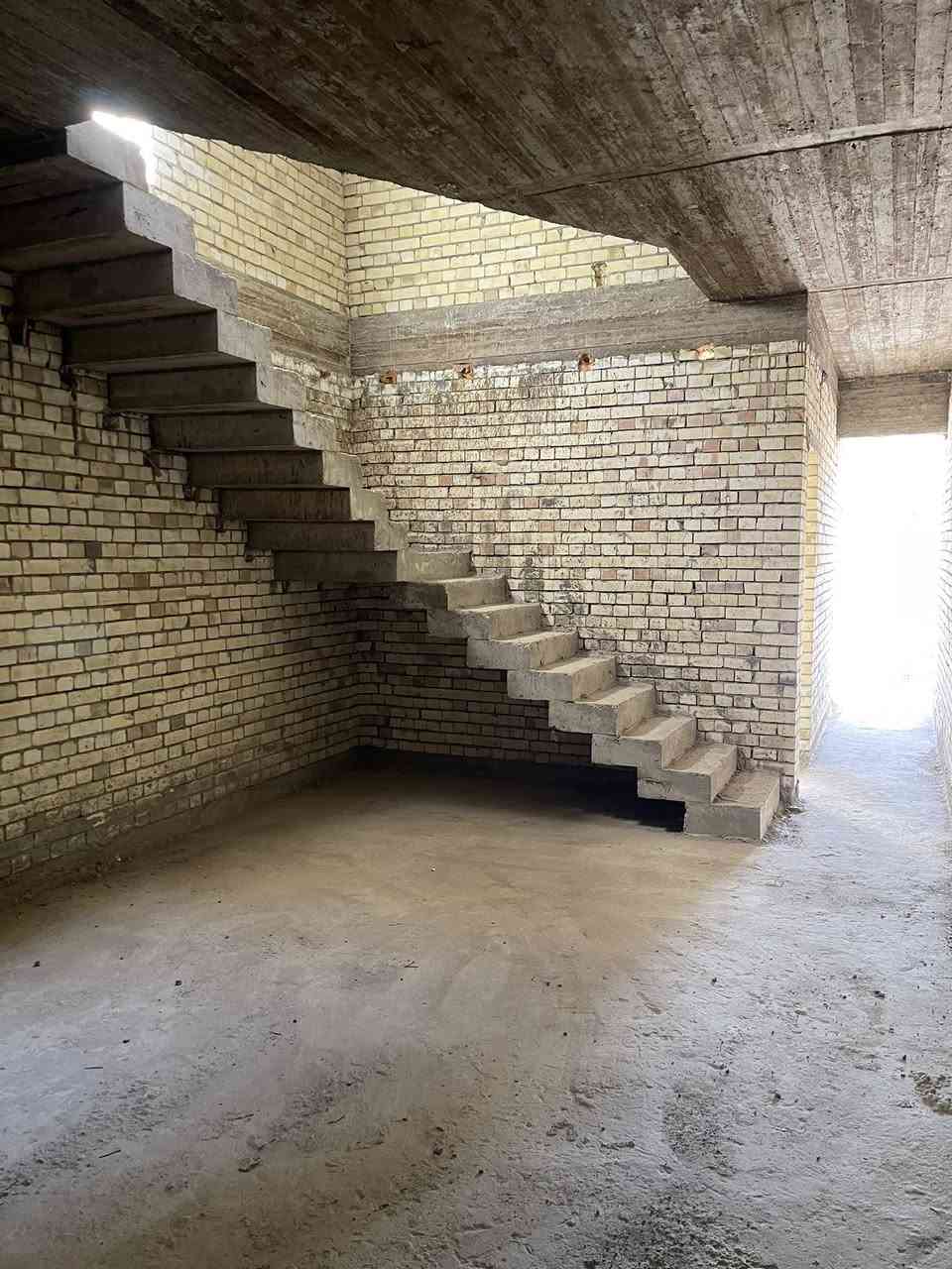 السلام عليكم ورحمة الله
هيكل 100م للبيع بناء جديد درجة اولى تنفيذ مكتب المدار العمراني موقعه بداية هوررجب جداً قريب من شارع هوررجب العام بمجمع النخيل خدمات كاملة وشارع عرضه 13 متر للاستفسار ***********
