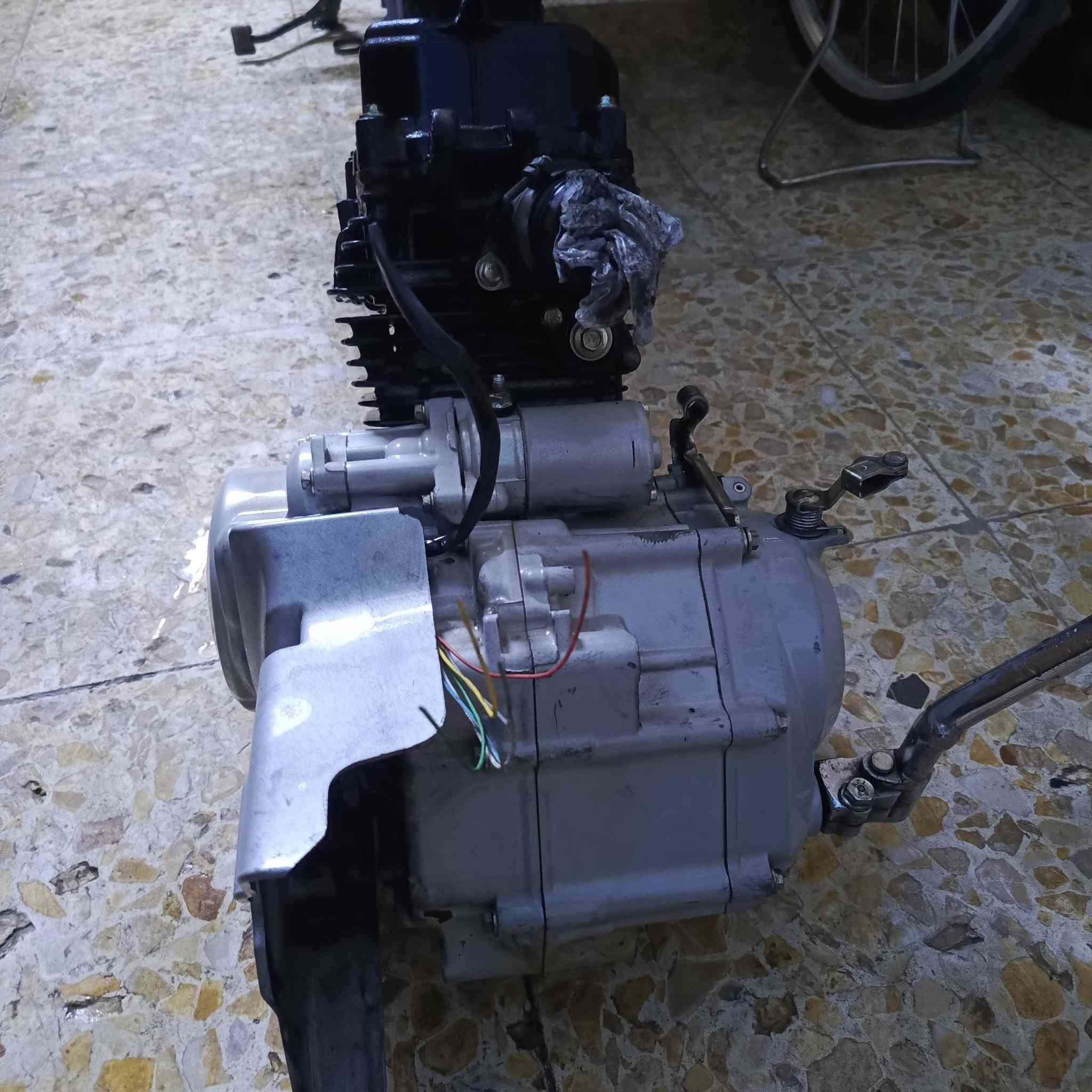 السلام عليكم 
 محرك بوكسر 2023
مبدل بوشه بستم مره وحده فقط
الباقي كله عالبلاد بيها بدايه تبخير المحرك شغال وكلشي مابي السعر/300 وبيها مجال
لتواصل***********
