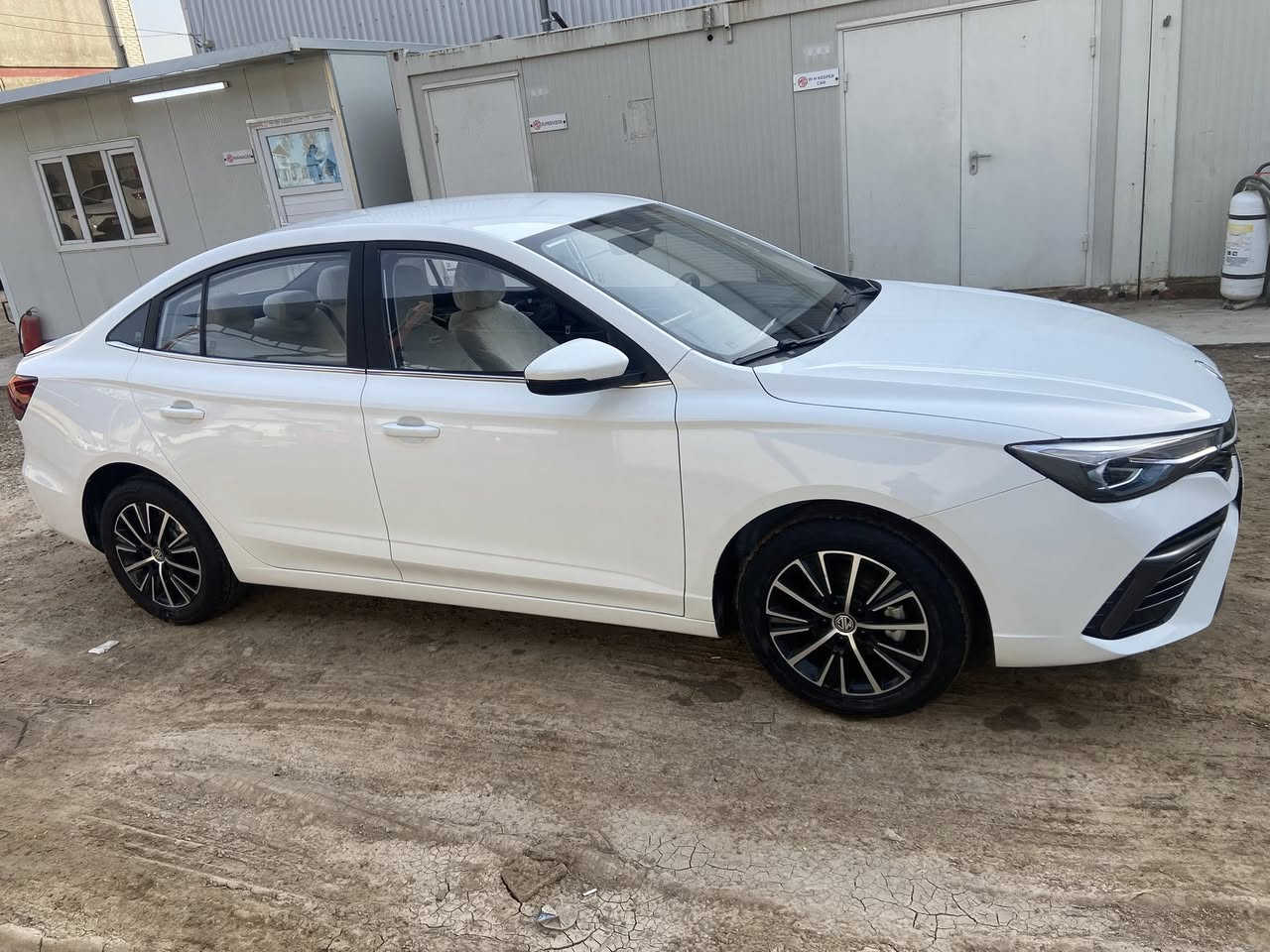 السلام عليكم 
 مرقم بغداد Mg5 plus 2025 زيرو السياره مماشيه
السياره بيها ضرر بلجنطه وطخه كلش بسيطه بلبنيد 
السياره فول عدا الفتحه 
بصمه دخول ذكي شاشه ابل كار بلي اشاير بلمري كشنات جلد 
سايد البريك دكمه. اوتو هولد مثبت سرعه وباقي المواصفات 
معروفه 
السياره مكانها بغداد 

انزل من سعرها ١٢ ورقه 

***********
