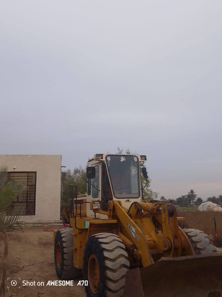 السلام عليكم للبيع شفل زت اثري وارد ياباني محرك هينو كير كهربائي مكفول كفاله عامه موديل 92 مكانه حله قرب جامعت بابل  للاستفسار الاتصال على رقم ***********
