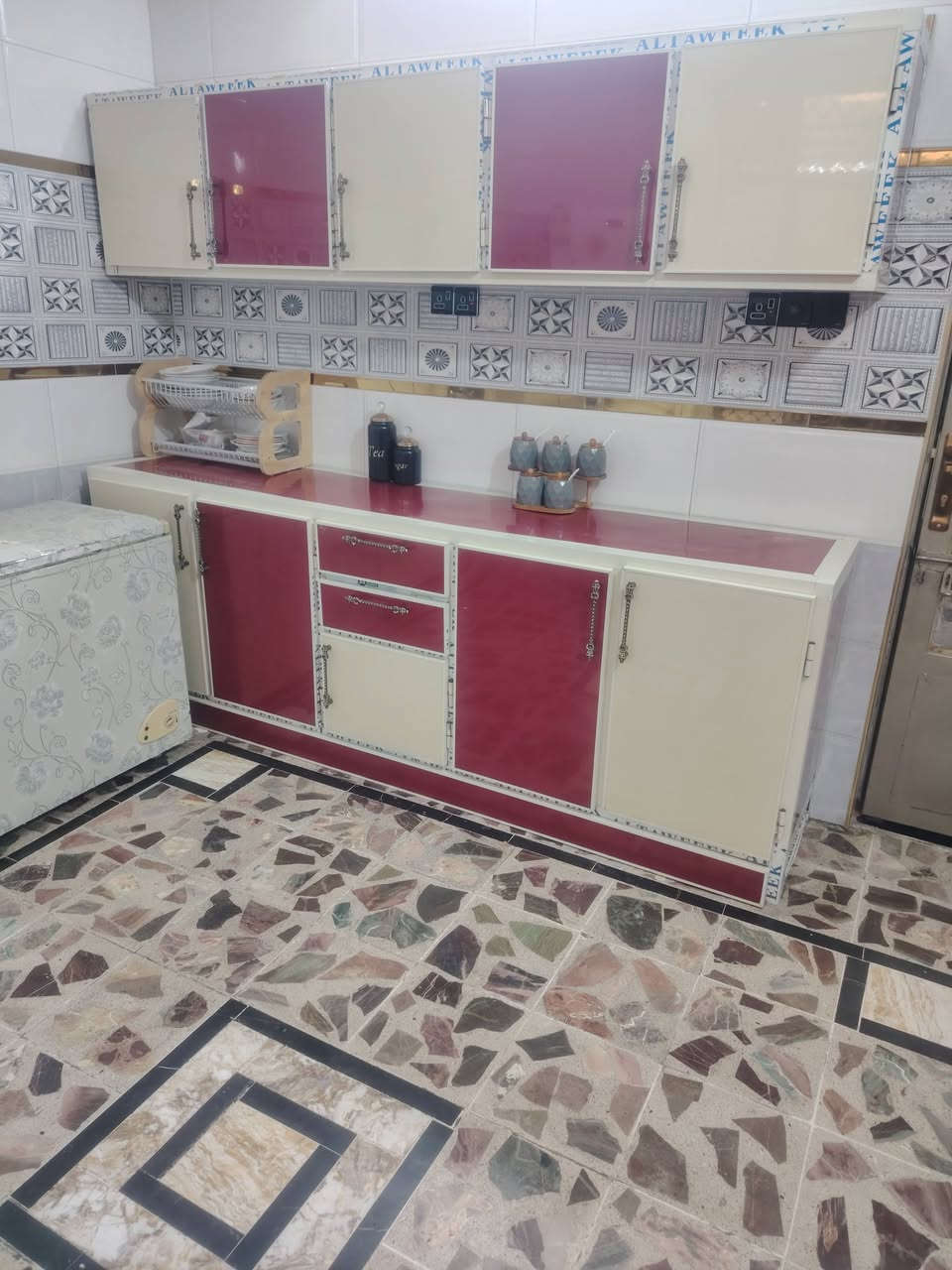كاونتر +طباخ الكريازي للبيع بغداد مدينه الصدر ***********

