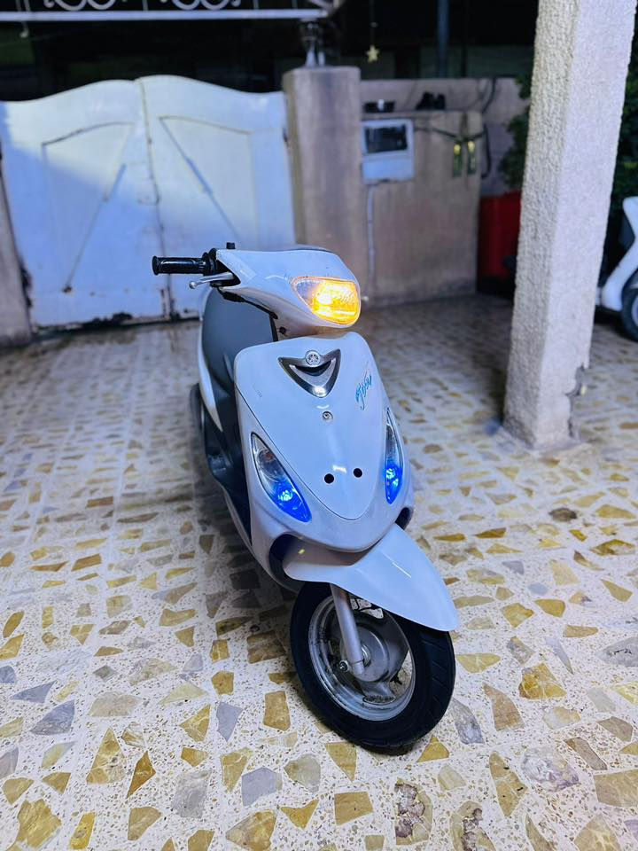 دراجه ماكس منغولي كله بلاديه محرك ممفتوح بلادي دراجه استعمال بيت صار سنتين عدي  كله مكفوله  بلاديه كهربائيات سلف كله جديده ع وضع الرمبه  العنوان بغداد الدوره  السعر ٦٥٠  
‭٠٧٧٦ ٠٥٠ ٢٧٦٦‬
