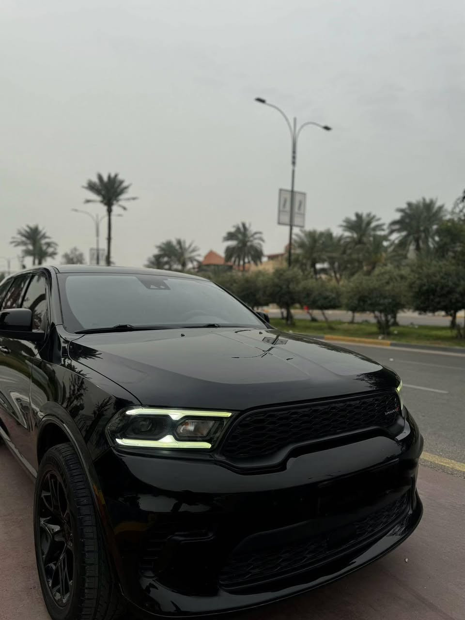 السلام عليكم
دوج #دورنكو GT 

السياره اربيل ب اسمي 

لون اسود

المواصفات

الموديل :2023

المحرك : 3.6L . V6  (ستة سلندر)
كير صدر كلة كفاله

تايرات بحالة ممتازة

مصابح امامية زنون مع LED مع كشافات دعامية زينون

بصمات عدد 2 للأبواب مع بصمة جنطة وبصمة تشغيل وتشغيل عن بعد
جنطة كهرباء

غرفة السيارة جلد لون اسود واحمر vip

رادار امامي مع مانع تصادم

حساس خلفي اصل

تحذير الخروج عن المسار

تحذير النقطة العمياء

سستم صوت

تدفئة مقود القيادة

مقود رياضي مع تحكم كهربائي

كامرة خلفية دوارة اصل مع الستيرن

شاشة الدشبول الحجم الكبير 10.1 انچ

نظام ملاحة GPS

گير شفتر ستيرنك 

تحكم فول كهرباء لكرسي السائق والراكب 

سستم صوت

تشغيل عن بعد

دفع رباعي 4*4

إطفاء وتشغيل اوتماتيكي

تحكم ستيرن جهتين بلوتوث وحاكية وكروس سرعة وتحكم صوت 

نظام ABS مانع انزلاق
بعد بيها هواي مواصفات

السيارة كفاله عامه بدون صبغ
بدون شخوط وبوارد

مكانها بغداد المنصور

السعر المطلوب :277

واتساب : ***********
