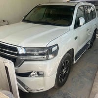 لاندكروز بريم • ٢٠١٧ • ٦٥ الف
