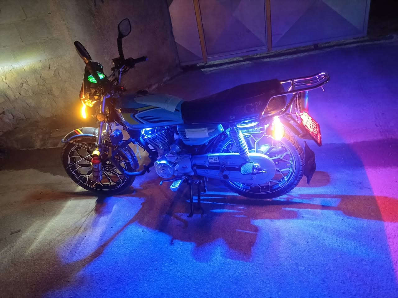 السلام عليكم 
دراجه للبيع  مرقم لوحات كامل وسنويه رقم انبار.

كلشي ماموصله. خاص مفتوح
***********
