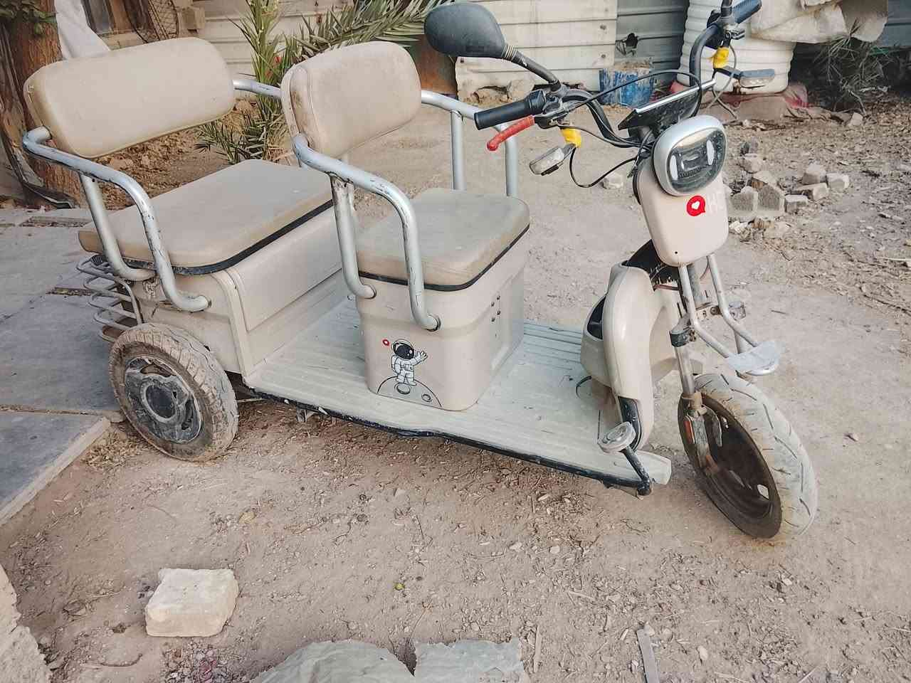 السلام عليكم متاح دراجه شحن نضيفه كلش ما بيها نقوصات بس تبديل جعمره مال تاير بس يطلع صوت  وجاملاغات موجودات و المكان بغداد زعفرانيه معسكر رشيد للاستفسار الاتصال على الرقم التالي فقط واتساب سعرها ٤٠٠وبيها مجال ***********
