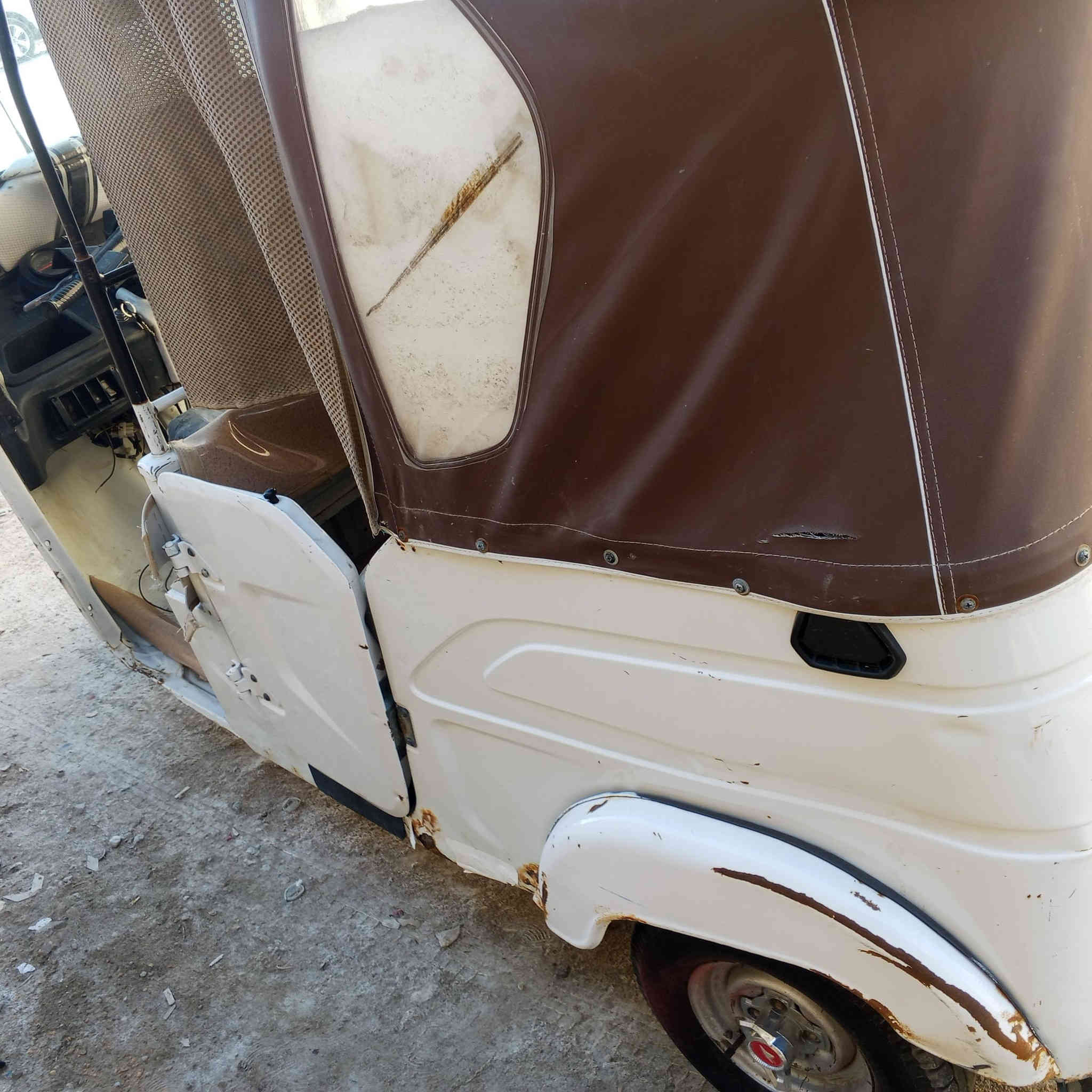 سلام عليكم شباب تكتك موديل 21 شهر 11 رقم وسنويه لوحه بل مرور ما مستلمها تحويل ثاني يوم مكينه خرسه بوشه وبستم فقط وكلشي موضح بل فيديو مابيها لا صبغ ولا معجون ولا حار فقط بارد بل لغد سعرها 6850 وبيه مجال حق الجيه نواقصها صليب نقصها مكاني بغداد سبع قصور قرب مركز ***********
